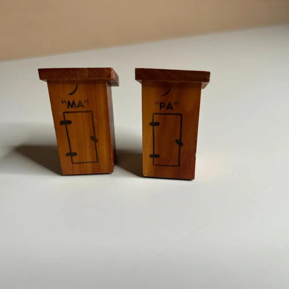 Vintage Wooden‎ Outhouse “Ma” & “Pa” Salt and Pepper Shakers Old Man’s Cave Ohio